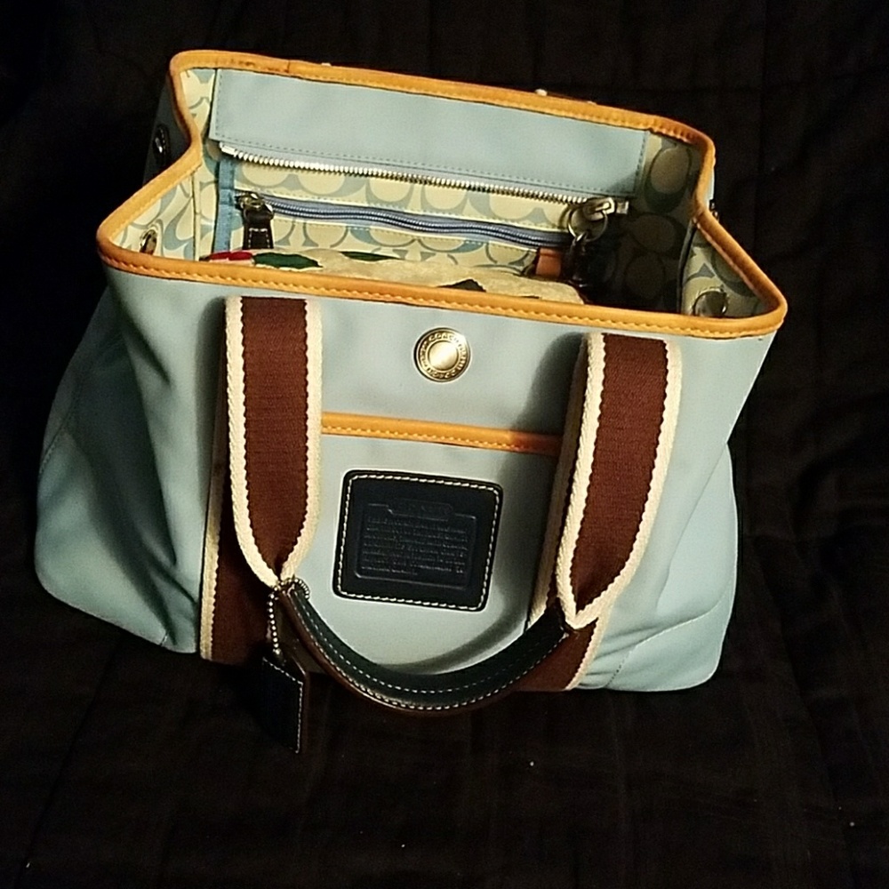 COACH HAND BAG 100% AUTHENTIC